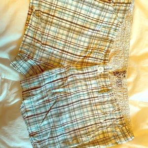 Short Bermuda shorts